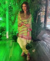 Gayatri +971551139502